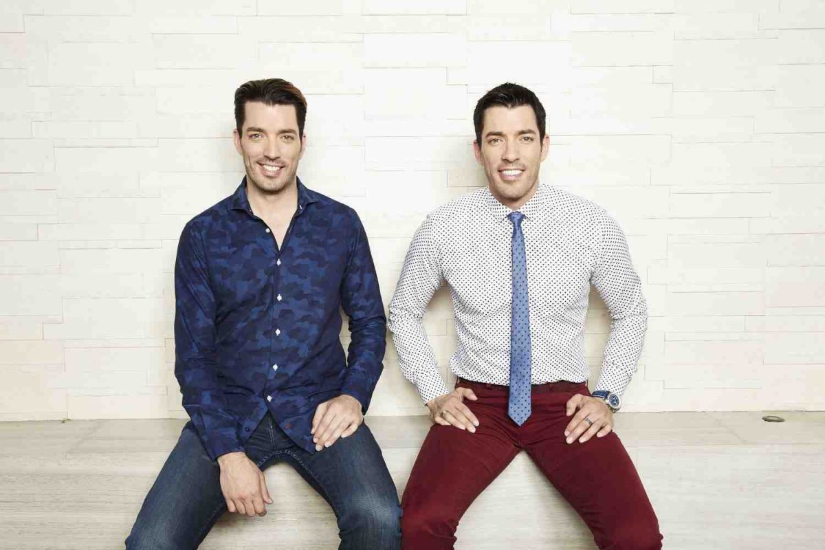 The Property Brothers Drew Scott (tie) & Jonathan Scott (blue shirt) photographed at home in Las Vegas, NV on September 19, 2014.

Photographer: Gabriela Hasbun
Groomer: Zee Clemente/Zenobia
Prop Stylist: Amy Villareale/Zenobia
Stylist: Christie Moeller/Zenobia

(no clothing credits needed)